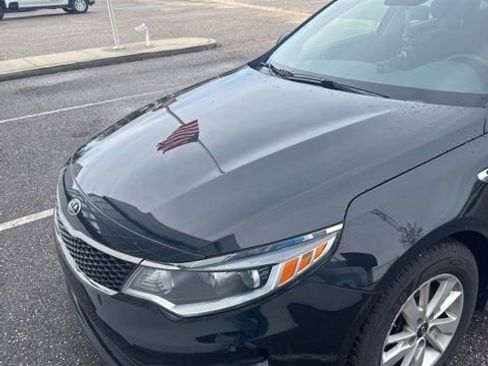 Used 2018 Kia Optima LX FWD image 1