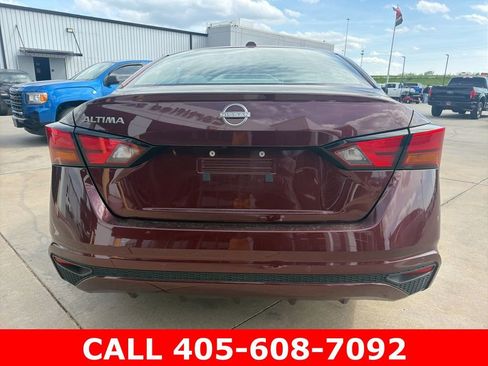 Used 2025 Nissan Altima 2.5 SV image 4