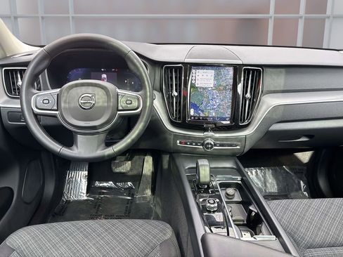 Used 2023 Volvo XC60 B5 Core AWD/4WD image 12
