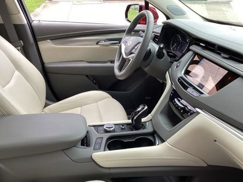 Used 2025 Cadillac XT5 Premium Luxury w/ LPO, Floor Liner Package AWD/4WD image 20