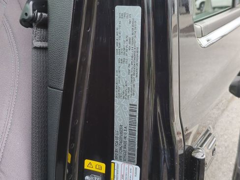 Used 2023 Jeep Gladiator Sport image 21