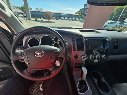 Used 2010 Toyota Sequoia Limited image 19