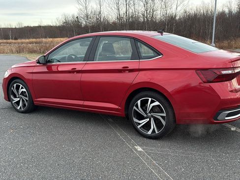 Used 2025 Volkswagen Jetta SEL image 11