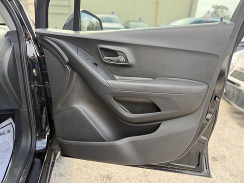 Used 2018 Chevrolet Trax LS w/ LPO, Cargo Package FWD image 26