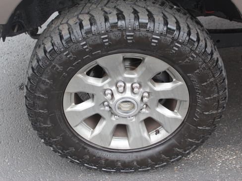 Used 2017 Ford F250 Lariat w/ Chrome Package image 9