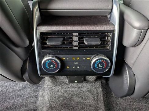 Used 2025 Land Rover Range Rover SE AWD/4WD image 18