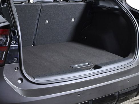 Certified 2025 Nissan Kicks SR image 35