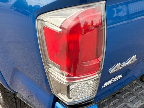 Used 2017 Toyota Tacoma Limited w/ Tow Package AWD/4WD image 27