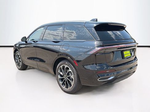 Used 2026 Lincoln Nautilus Reserve AWD/4WD image 7