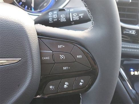 New 2026 Chrysler Pacifica Limited w/ Uconnect Theater Family Group image 24