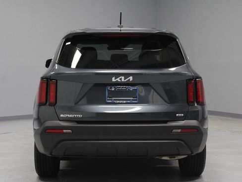 Used 2023 Kia Sorento LX AWD/4WD image 9