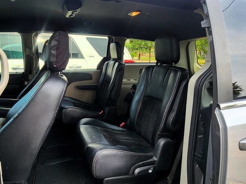 Used 2017 Dodge Grand Caravan SXT image 31