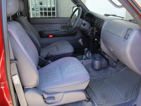 Used 2000 Toyota Tacoma 4x4 Regular Cab image 18