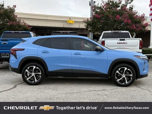Used 2024 Chevrolet Trax RS w/ Sunroof Package FWD image 7