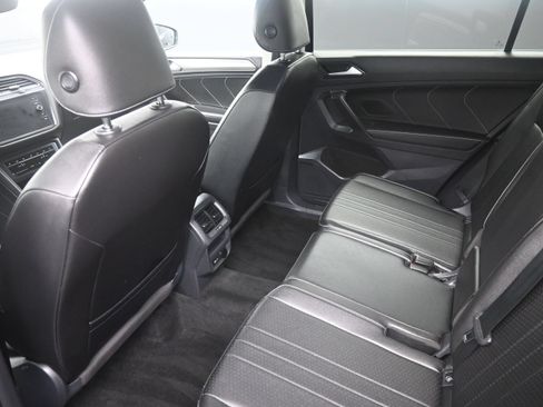 Used 2023 Volkswagen Tiguan SE AWD/4WD image 15