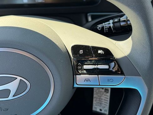 Used 2025 Hyundai Elantra SE image 14