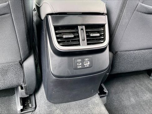 Used 2024 Subaru Outback Premium image 33