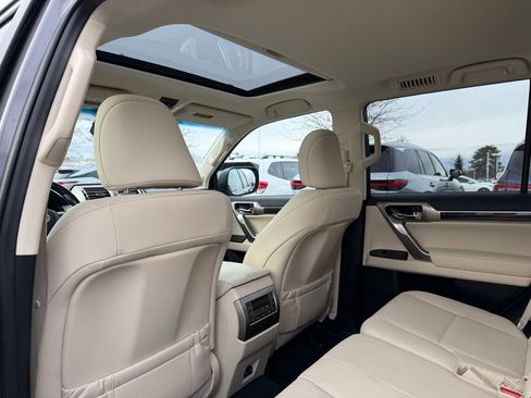 Used 2021 Lexus GX 460 Premium w/ Premium Package image 16