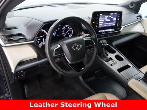 Used 2023 Toyota Sienna Limited image 13