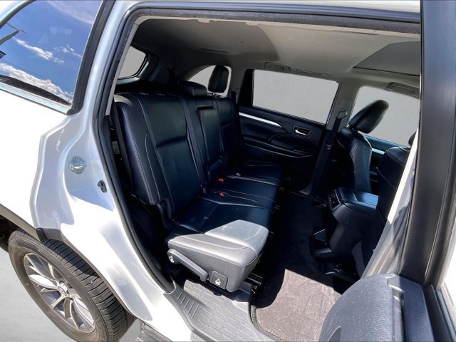 Used 2019 Toyota Highlander XLE FWD image 30