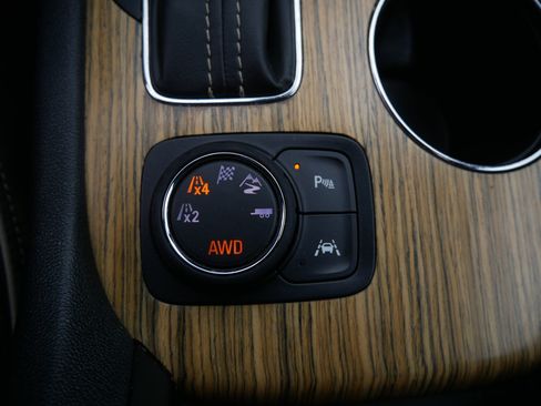 Used 2018 GMC Acadia Denali w/ Technology Package image 32