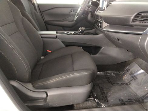 Used 2024 Nissan Rogue S FWD image 32