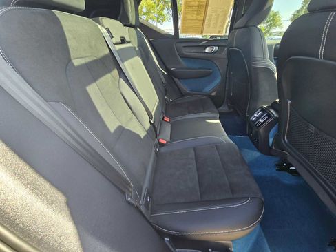 Used 2023 Volvo XC40 Recharge Ultimate image 18