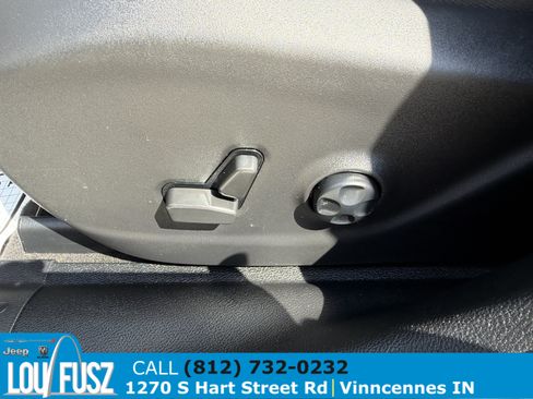 Used 2021 Jeep Cherokee Latitude Plus FWD image 14