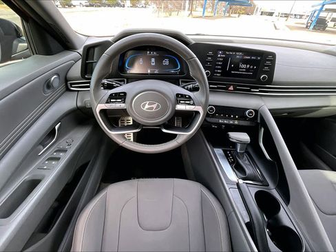 Used 2025 Hyundai Elantra Sport image 6