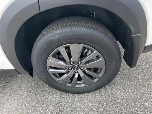 New 2026 Nissan Pathfinder S image 9