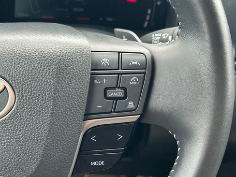 Used 2025 Toyota Camry SE FWD image 38