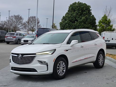 Used 2024 Buick Enclave Premium image 3