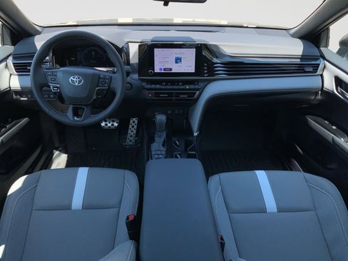 Used 2025 Toyota Camry SE FWD image 10