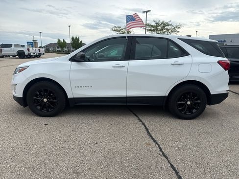 Used 2020 Chevrolet Equinox LS FWD image 2