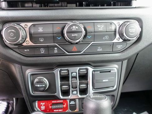 New 2025 Jeep Gladiator Willys image 20