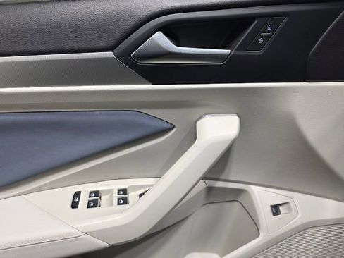 Certified 2025 Volkswagen Jetta SE image 12