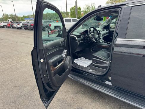 Used 2019 Chevrolet Suburban LT image 16