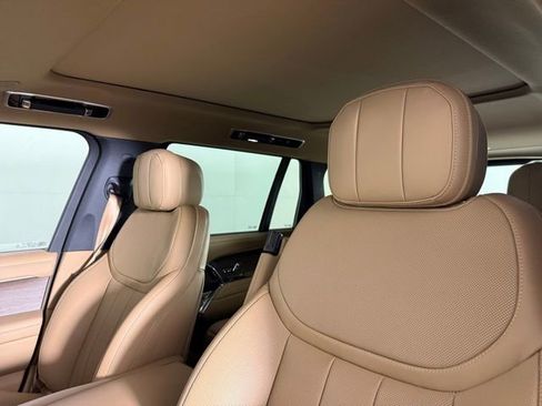 New 2025 Land Rover Range Rover Long Wheelbase SE image 18