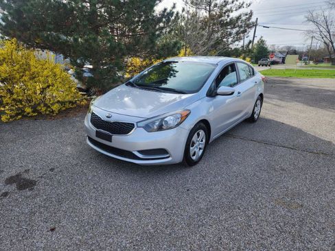 Used 2016 Kia Forte LX image 2