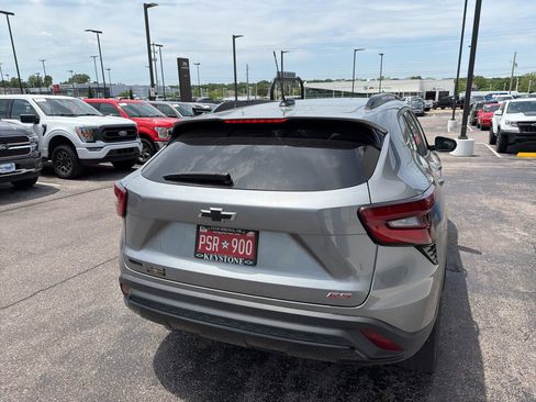 Used 2025 Chevrolet Trax RS FWD image 3