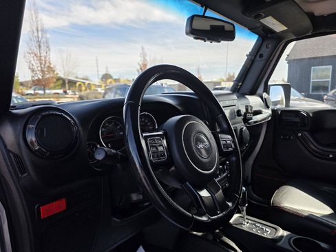 Used 2018 Jeep Wrangler Rubicon AWD/4WD image 8