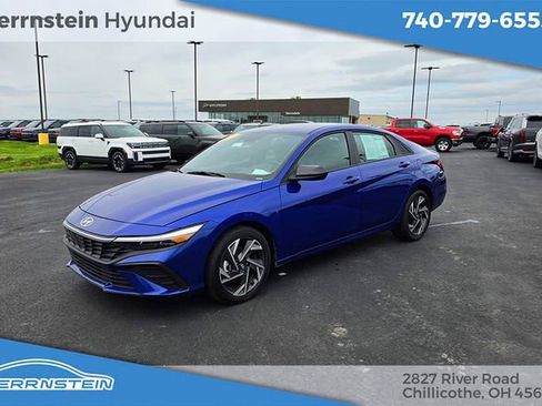 Used 2025 Hyundai Elantra Sport FWD image 3