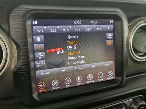 Used 2023 Jeep Wrangler Sahara image 21