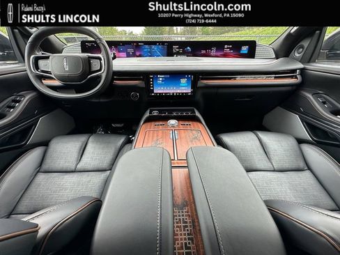 New 2025 Lincoln Navigator Black Label AWD/4WD image 23