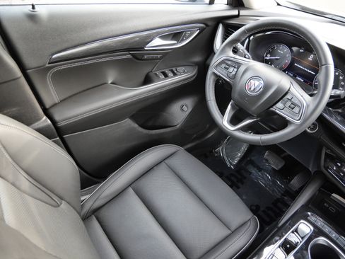Used 2023 Buick Envision Essence image 9