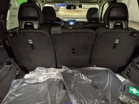 New 2025 Volvo XC90 T8 Plus w/ Protection Package Premier image 27