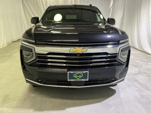 Used 2026 Chevrolet Suburban LT w/ Comfort Package AWD/4WD image 3