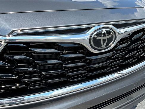 Used 2024 Toyota Highlander Limited image 31