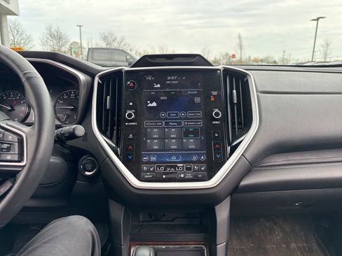 Used 2023 Subaru Ascent Touring AWD/4WD image 11