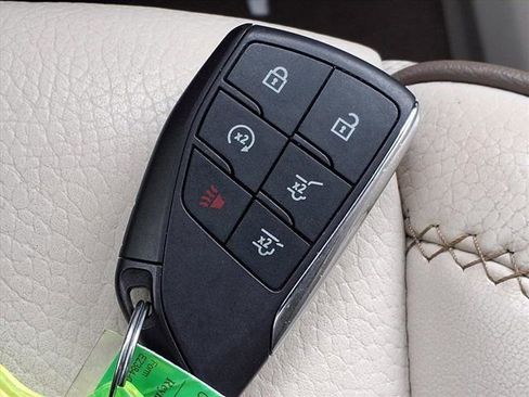 Used 2024 GMC Yukon Denali w/ Denali Reserve Package image 18